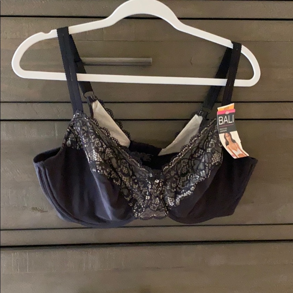 Bali smoothing underwire bra size 40DD NWT